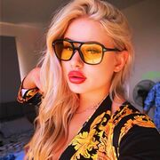  ,  Valentina, 22