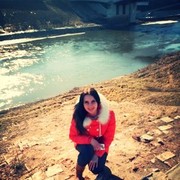  ,   Elena, 32 ,  