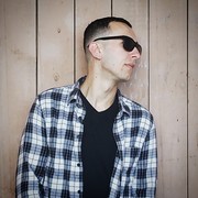  ,  Tarik, 32