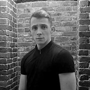  ,  Viktor, 28