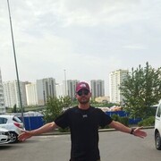  -,  Valera, 32