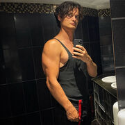  Worms,   Serioja, 32 ,   ,   