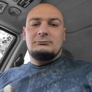  ,  Evhen, 32