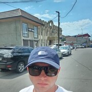  ,  Viktor, 39