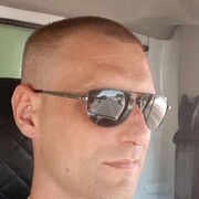  ,  Yanis, 42