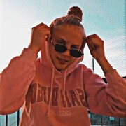  ,  Ilona, 22