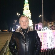  ,  Nikolas, 44
