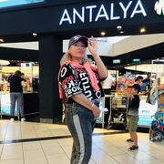  ,   Linda, 42 ,   ,   