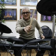  ,   Feliks, 72 ,   