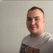 ,  Sacha, 28