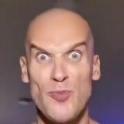  ,  hyligan, 22