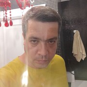  ,  Viktor, 44