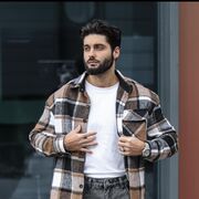  ,  Aziz, 24