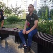  ,   Ali, 32 ,   ,   