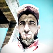  ,  Anton, 40