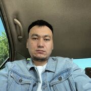  ,  Khan, 32
