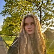  ,  Polina, 22