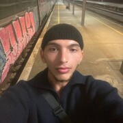 ,  Ali, 22