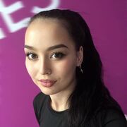  ,  Elena, 25