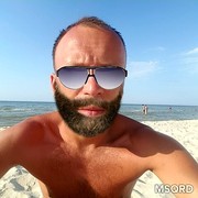  ,   Taras, 40 ,   
