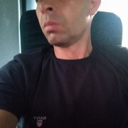  ,  Nik, 49