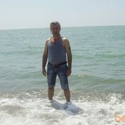  ,   Leon, 48 ,   