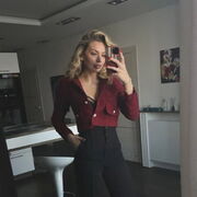  Marnes-la-Coquette,  Eva, 32