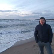  ,  Tomas, 32