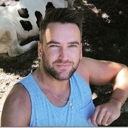  ,  Andrey Moon, 27