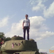  ,   Viktor, 33 ,  