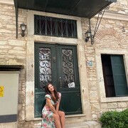  ,   Elena, 27 ,   