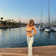 ����� ����