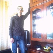  ,   Freddi, 46 ,  