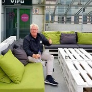  ,   Bens Douchz, 63 ,   ,   , c 