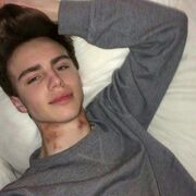  -,  Max, 22