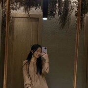 ,  Leila, 24