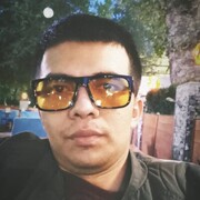  ,  Viktor, 32