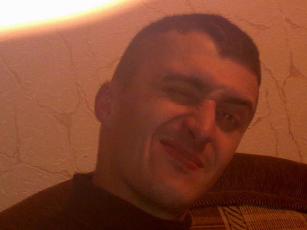  5869864  Anatolii, 39 ,    