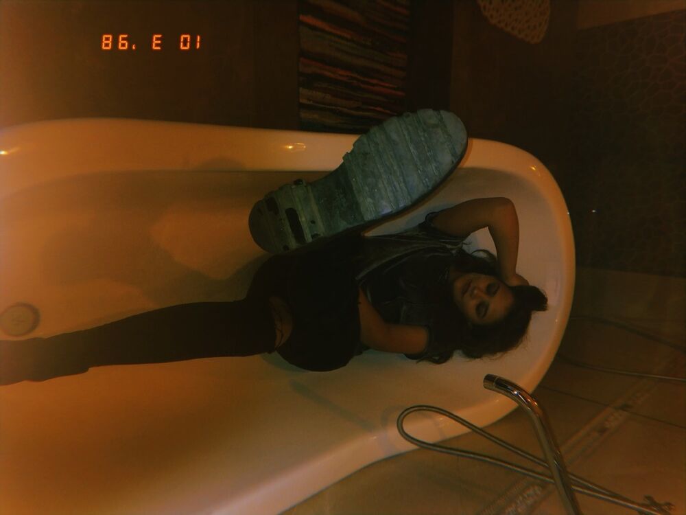  ,   Nika, 24 ,   ,   , c 