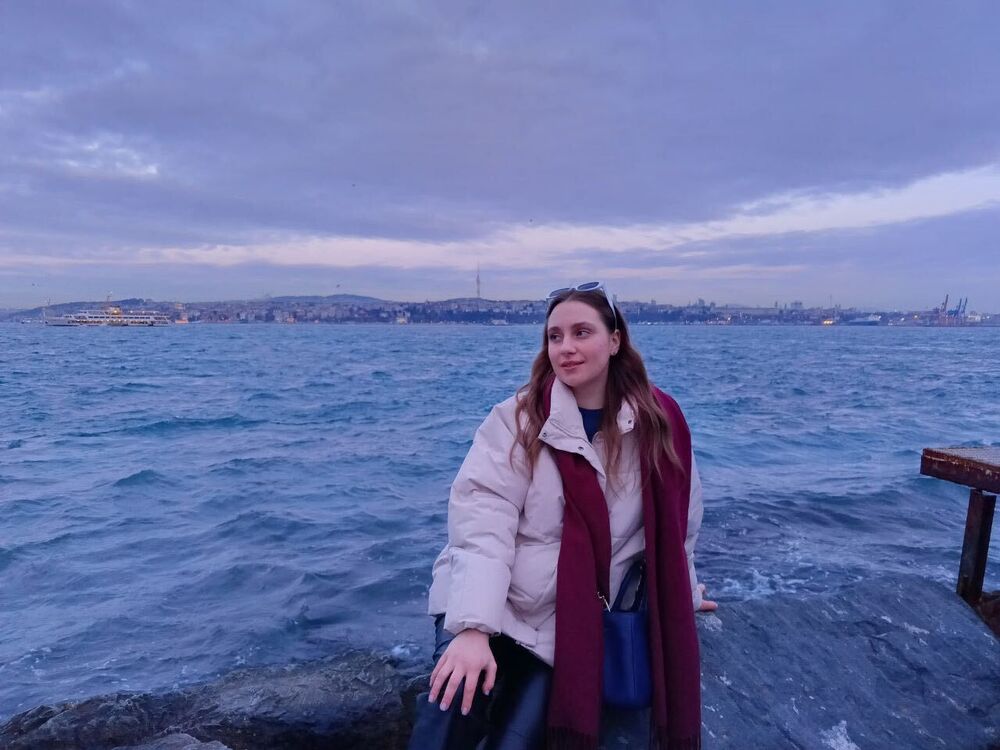  ,   Daria, 23 ,   ,   , c 