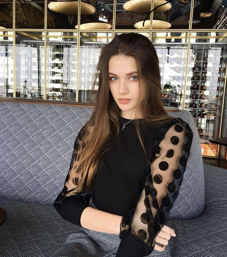  ,   Viktoria, 22 ,   ,   