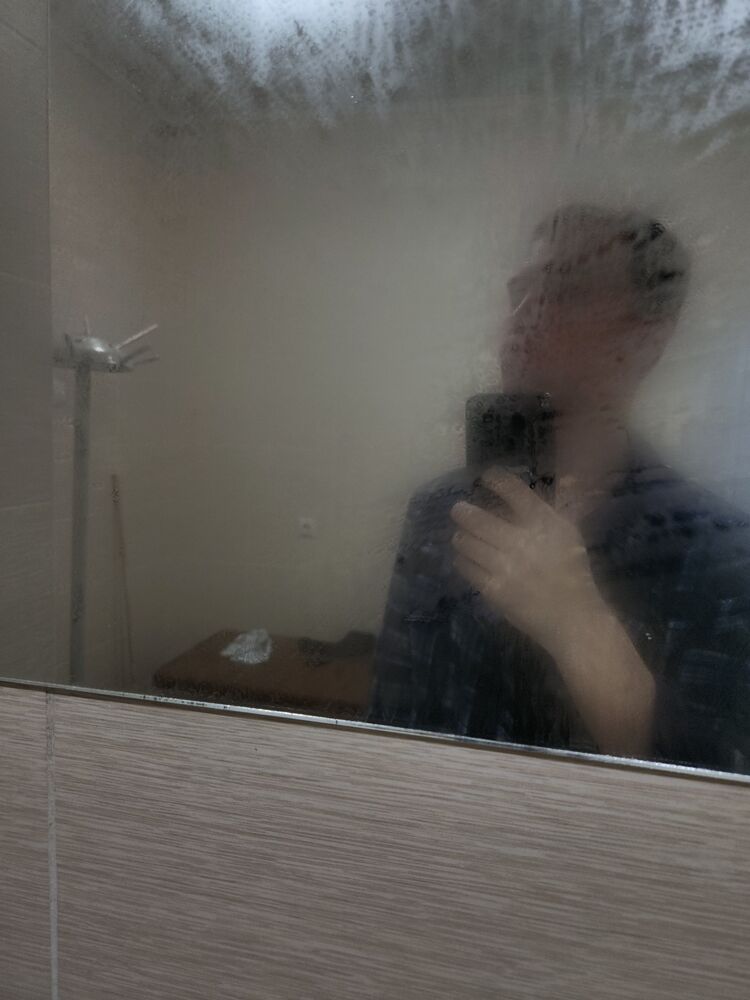  32566294  Vlad, 24 ,    