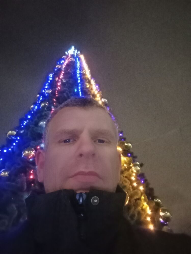  ,   Viktor, 42 ,   c 
