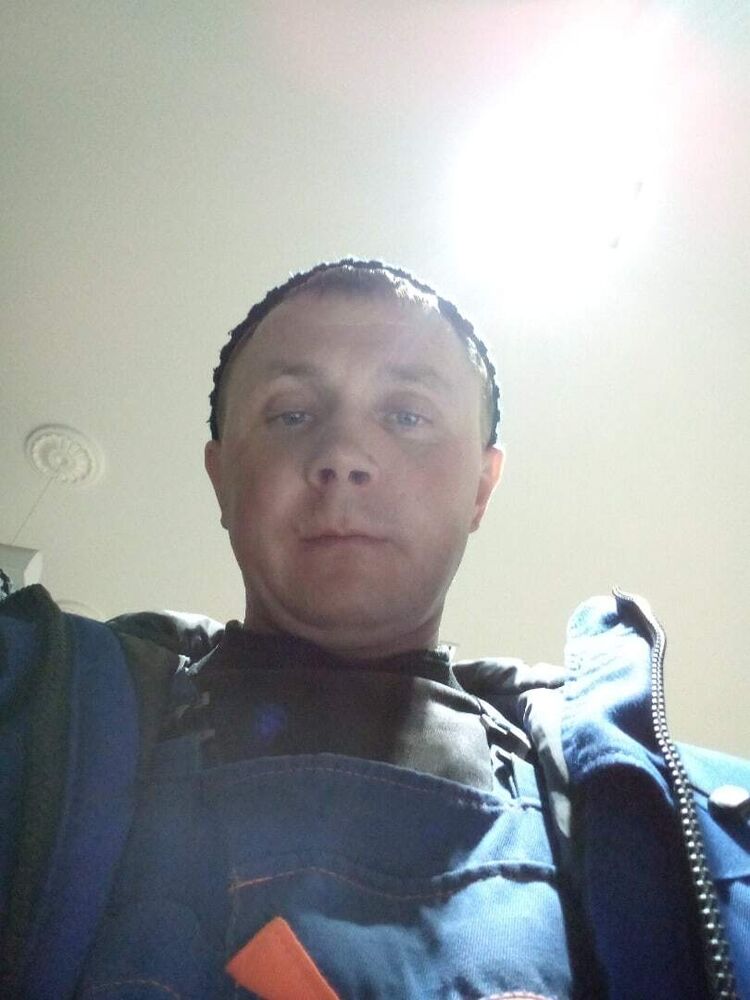  30568524  Aleksei, 40 ,    