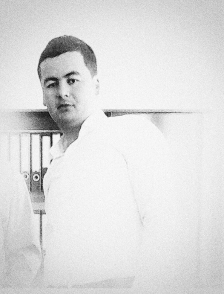  ,   Akmalxon, 34 ,   