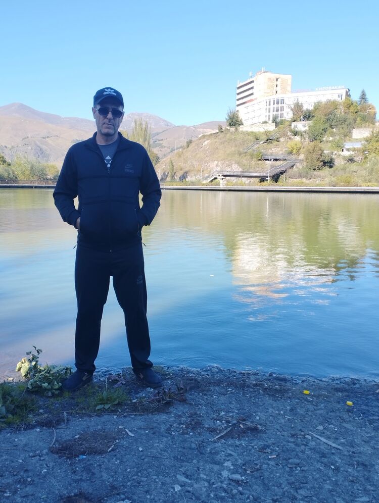  ,   Armen, 46 ,   c 