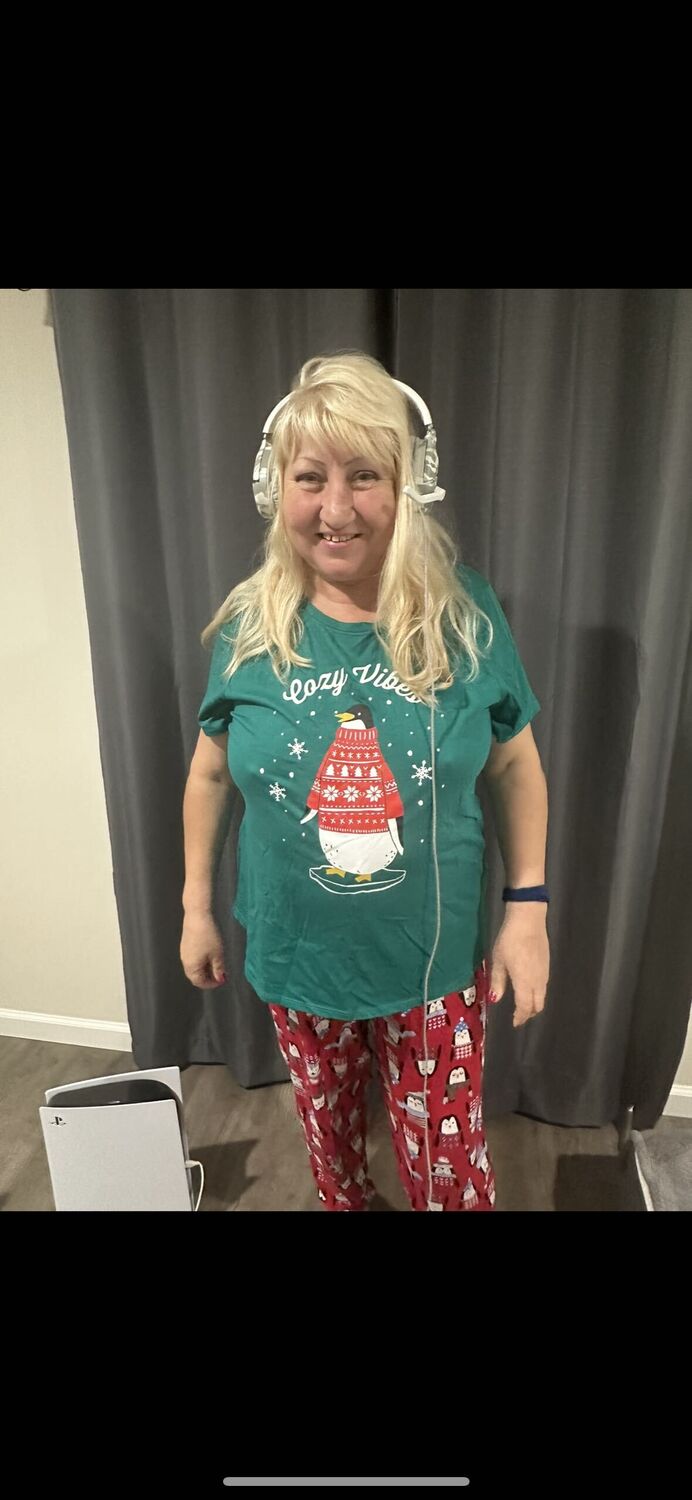  40654284  Oleksandra, 55 ,    Pasadena