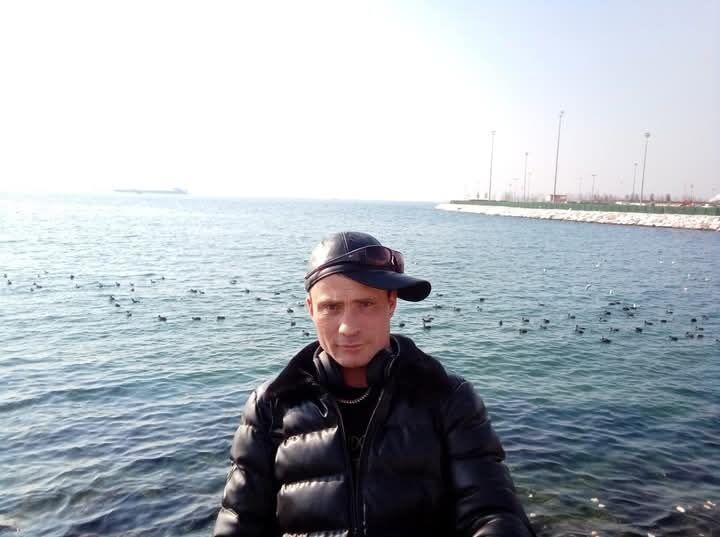  49146374  Alexandru, 37 ,    