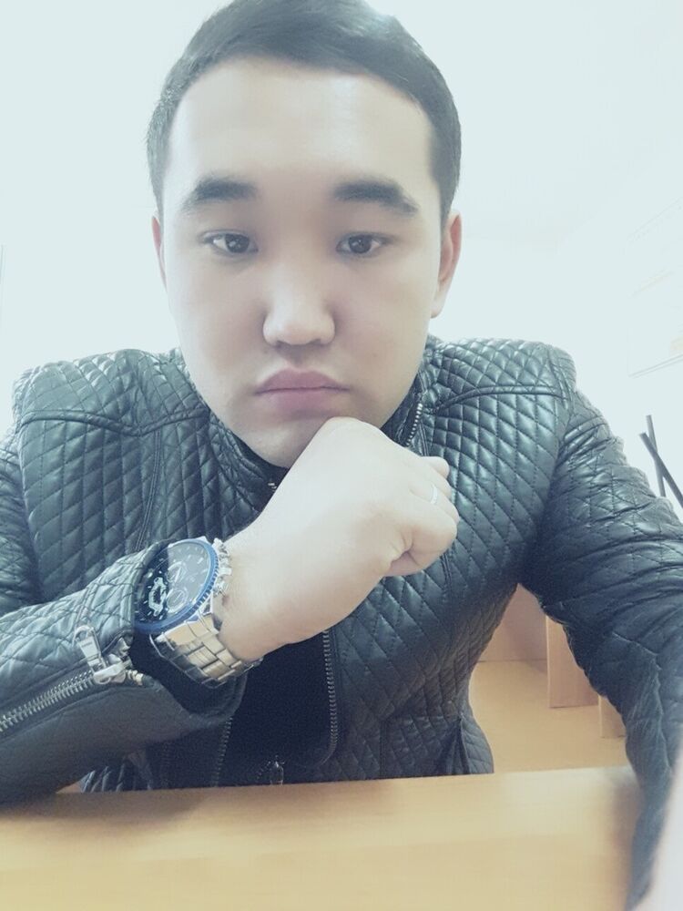  8422404  Timur, 32 ,    