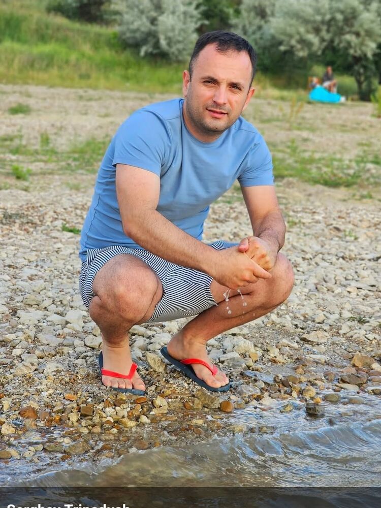  48939974  Alexandr, 32 ,    